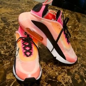 NIKE AIR MAX BRAND NEW